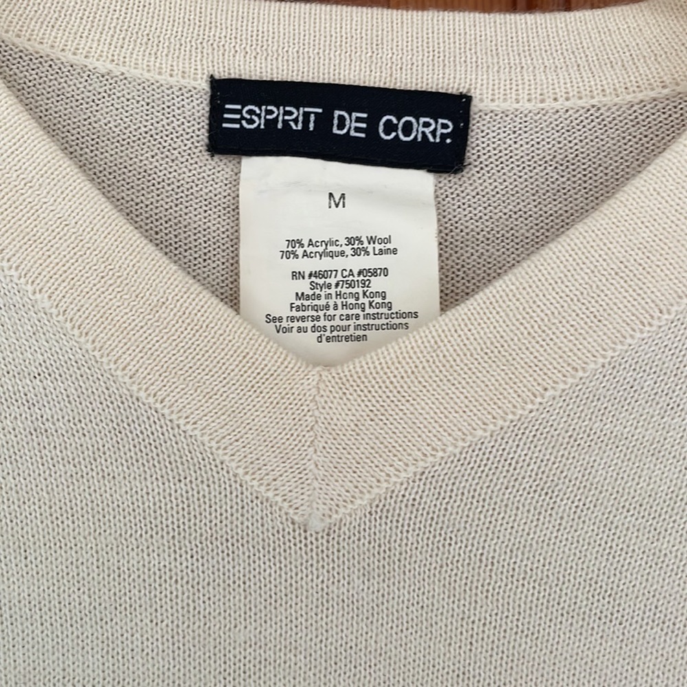 Espirit de corp cream vneck sweater size medium - Picture 2 of 3